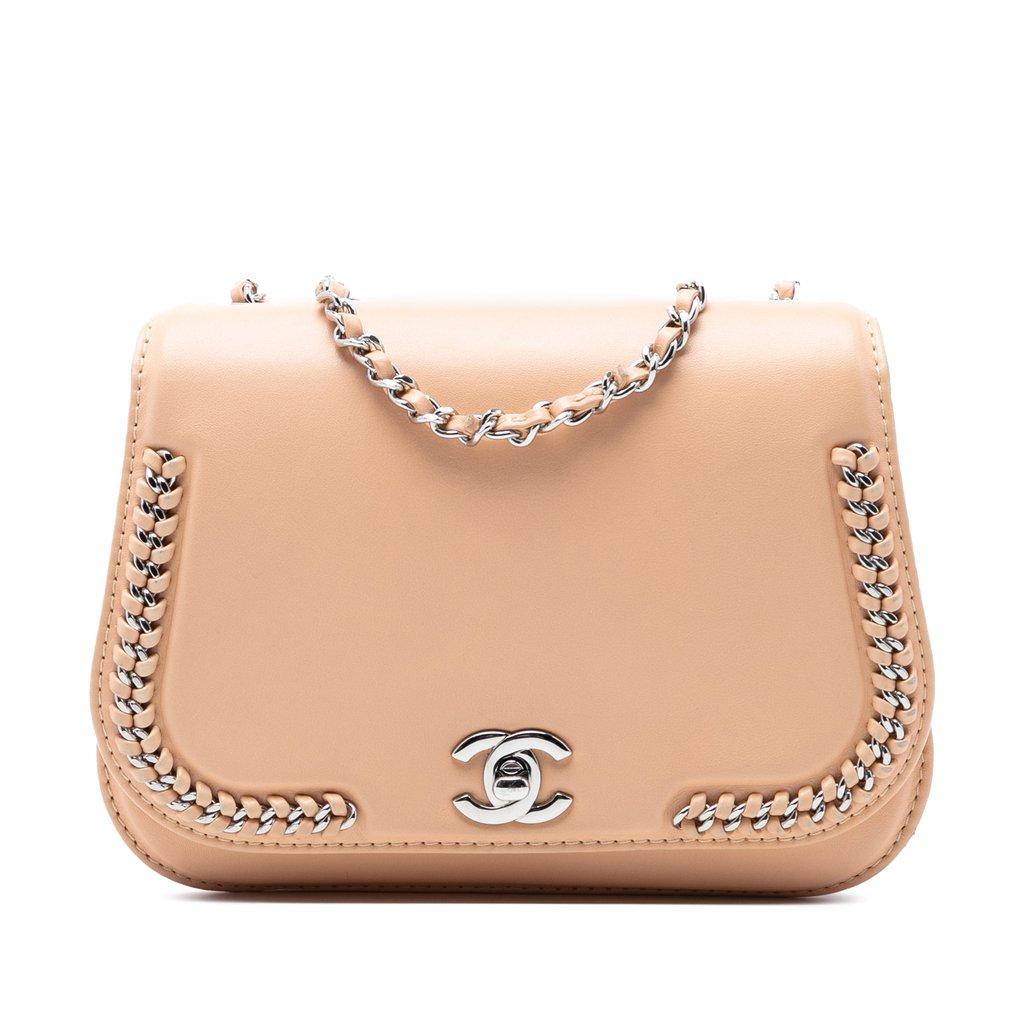 Chanel غطاء أنيق صغير من جلد العجل المضفر