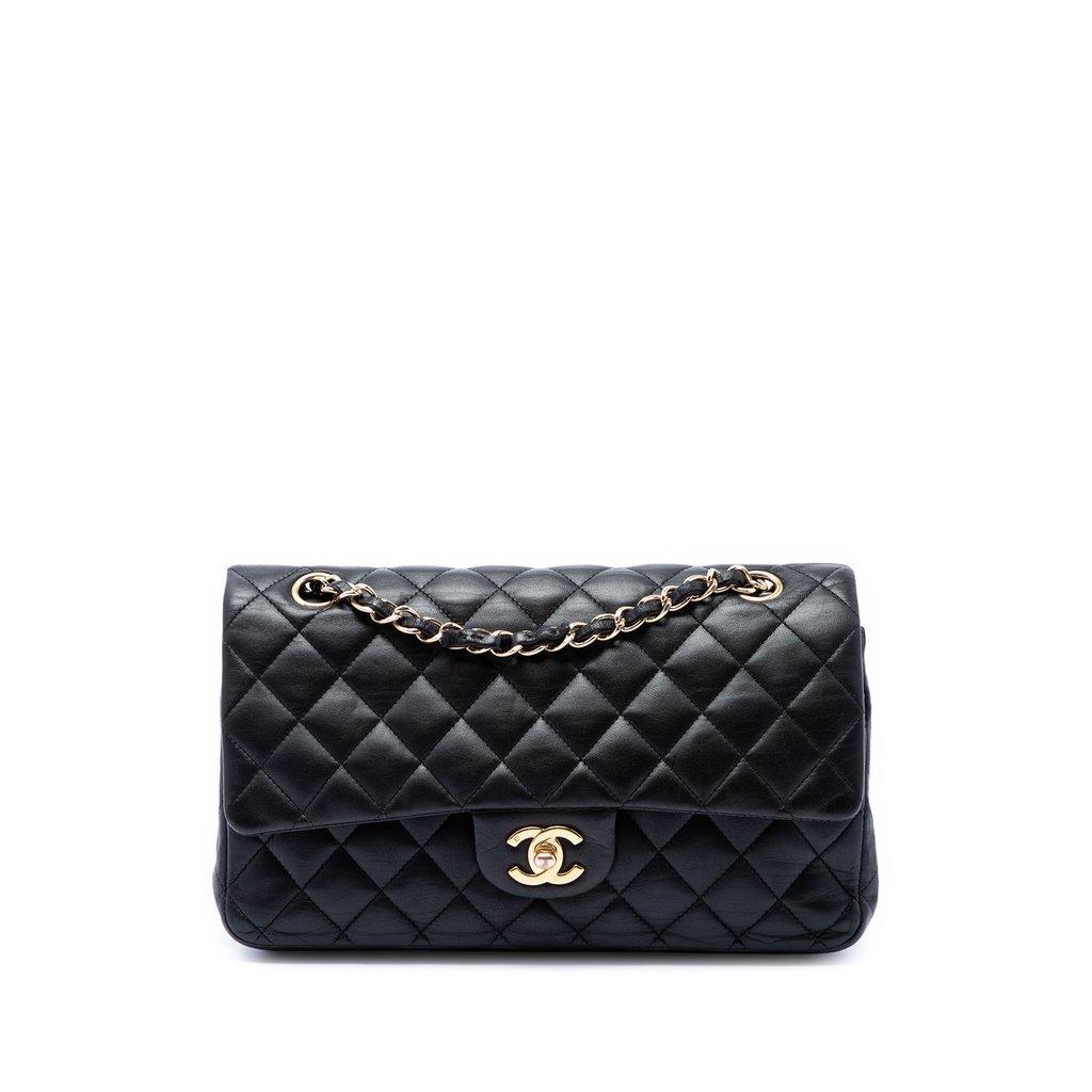 Chanel حقيبة كلاسيكية متوسطة الحجم من جلد الخروف ذات غطاء مزدوج