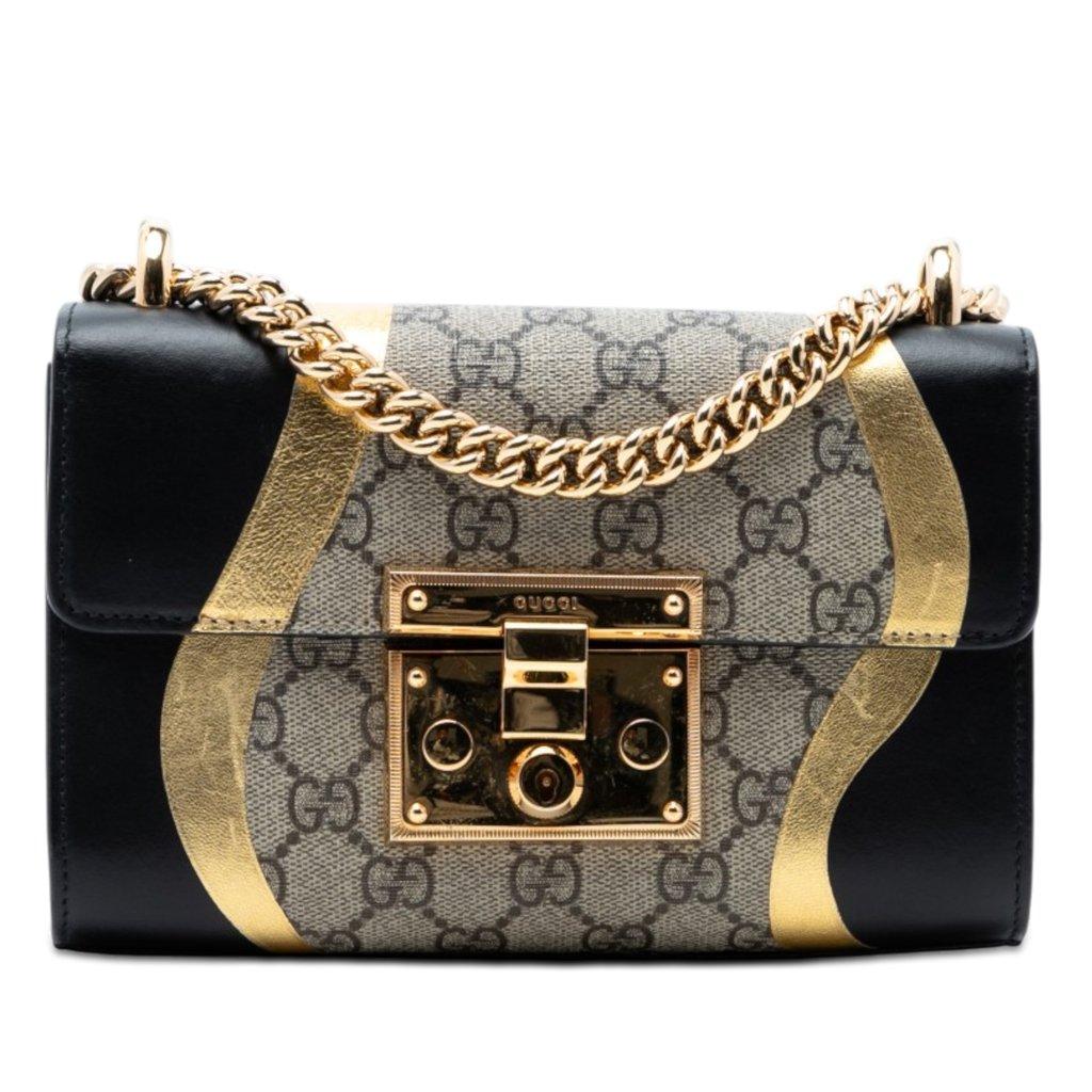 Gucci حقيبة كروس صغيرة من قماش أوسيرايد بشعار GG Supreme مع قفل صغير