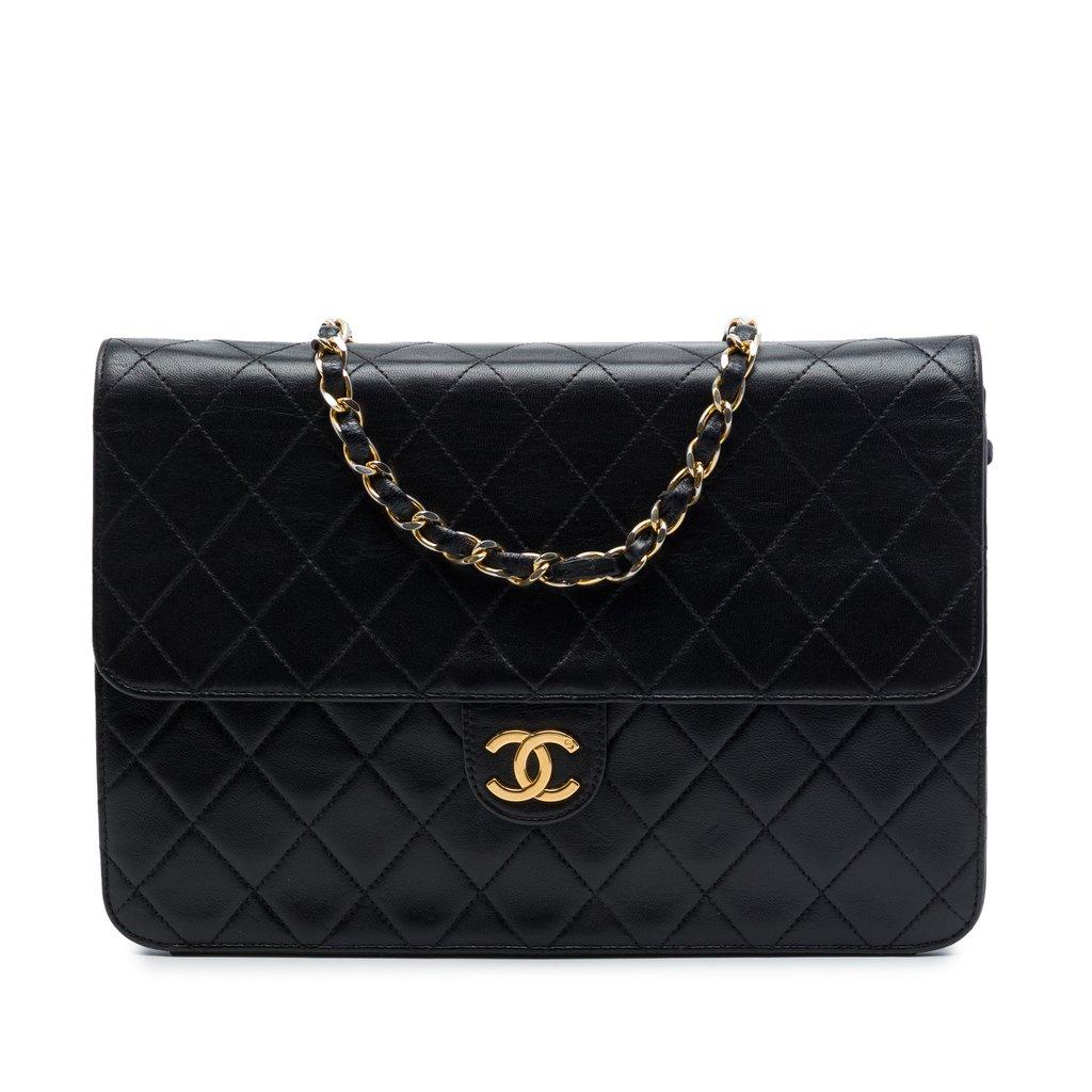 Chanel حقيبة متوسطة الحجم من جلد الخروف المبطن بغطاء واحد