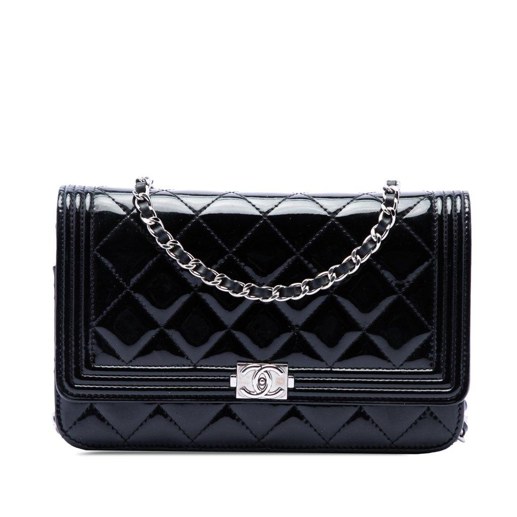Chanel محفظة بوي مبطنة لامعة مع سلسلة