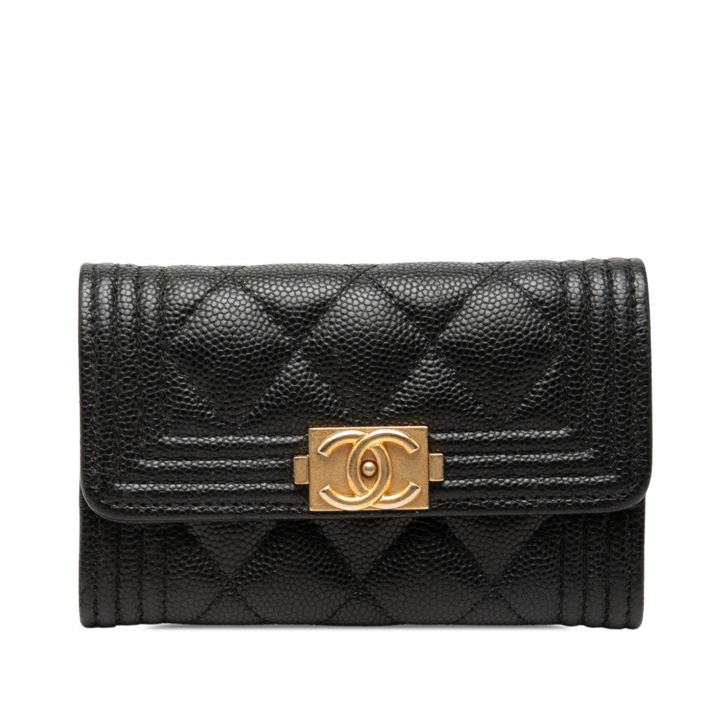 Chanel حامل بطاقات قلاب مبطن بتصميم كافيار بوي