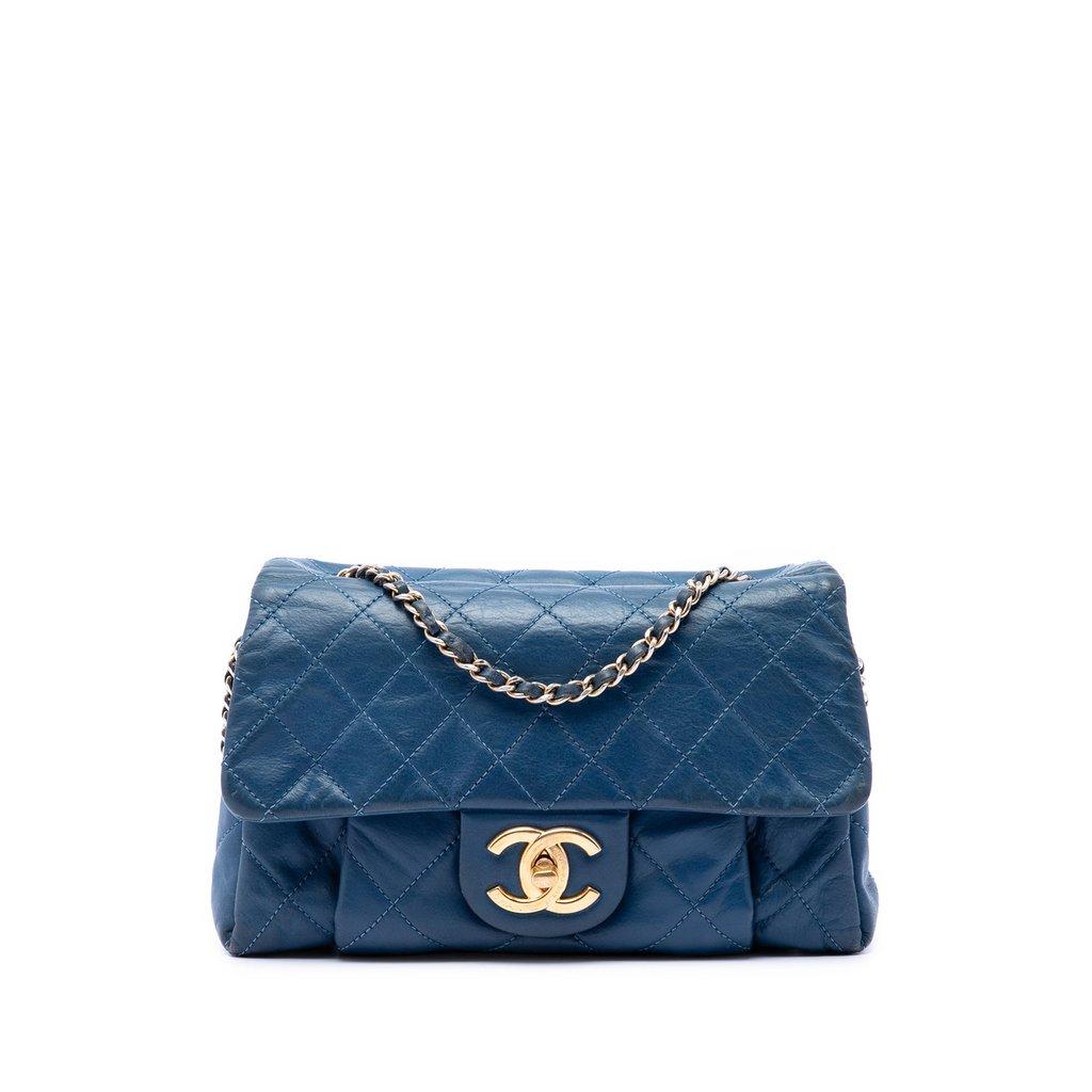 Chanel غطاء لحاف أنيق صغير مبطن من جلد العجل اللامع