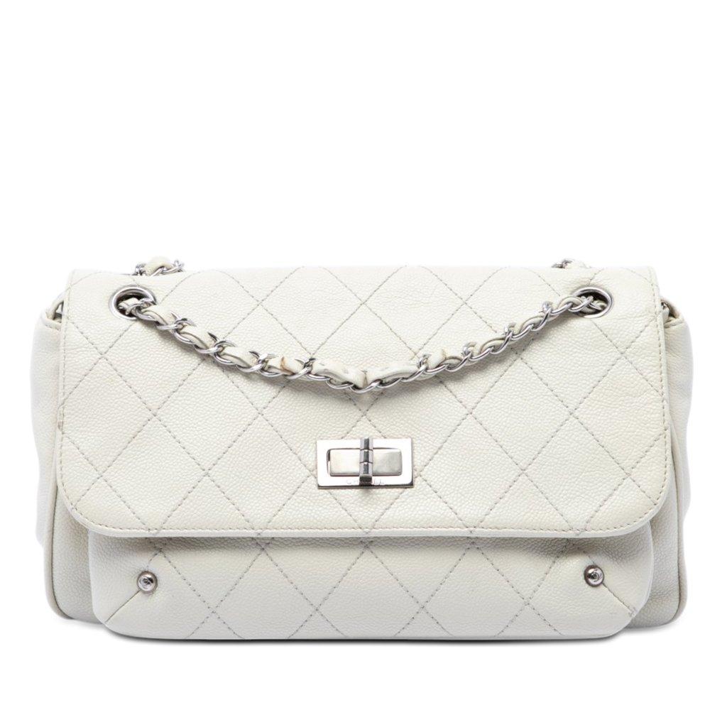 Chanel إصدار جديد من جلد الكافيار المبطن، 2.55 جيب بغطاء
