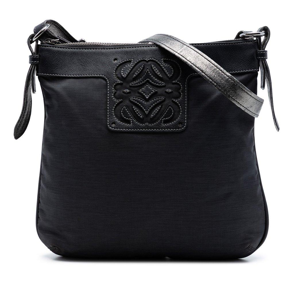 Loewe حقيبة كروسبودي من النايلون بتصميم أناغرام
