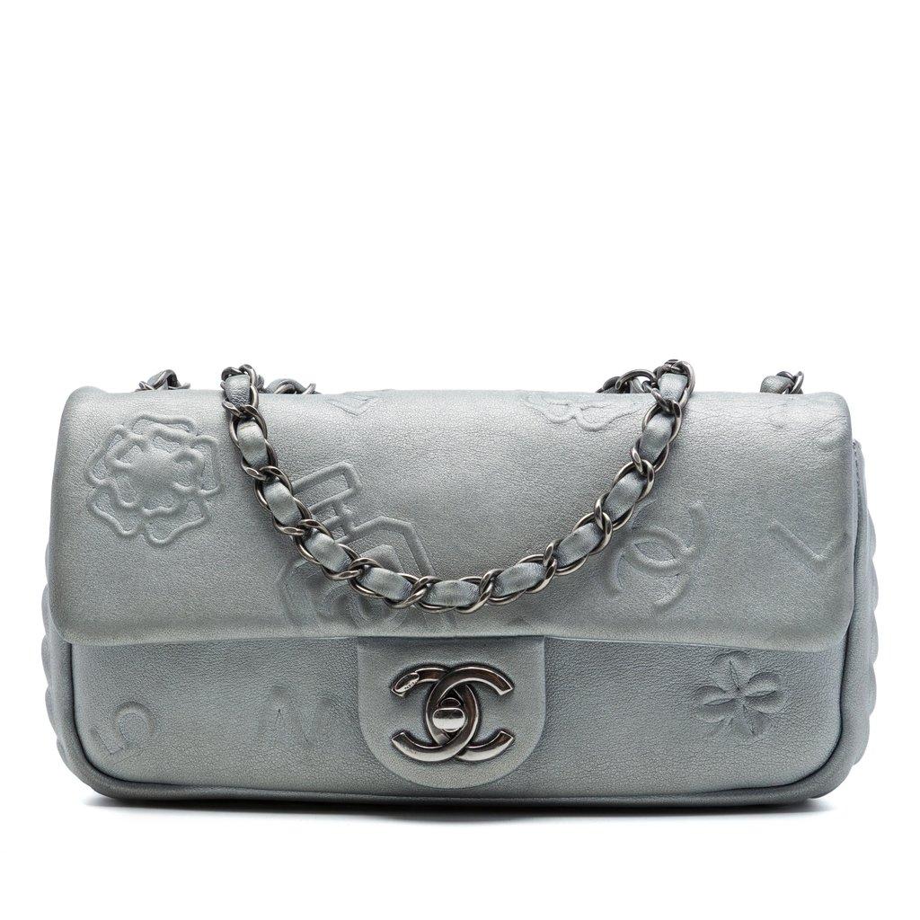 Chanel غطاء صغير من جلد العجل المعدني المنقوش عليه رموز ثمينة