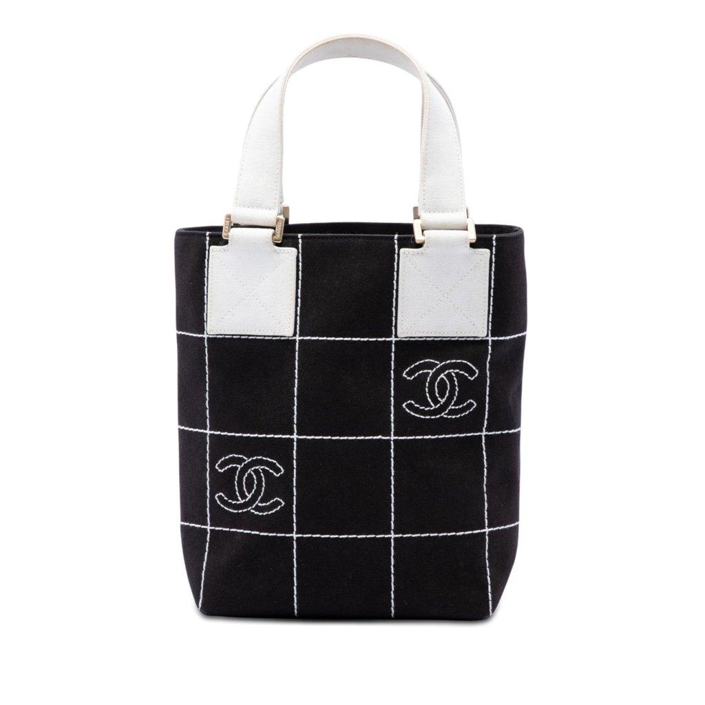 Chanel حقيبة قماشية صغيرة على شكل لوح شوكولاتة CC