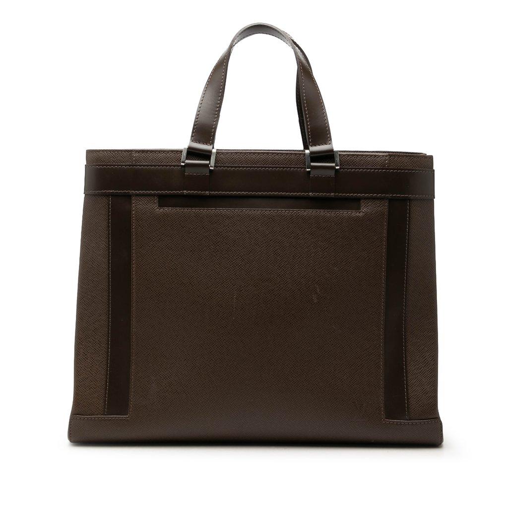 Louis Vuitton Taiga Kasbek PM