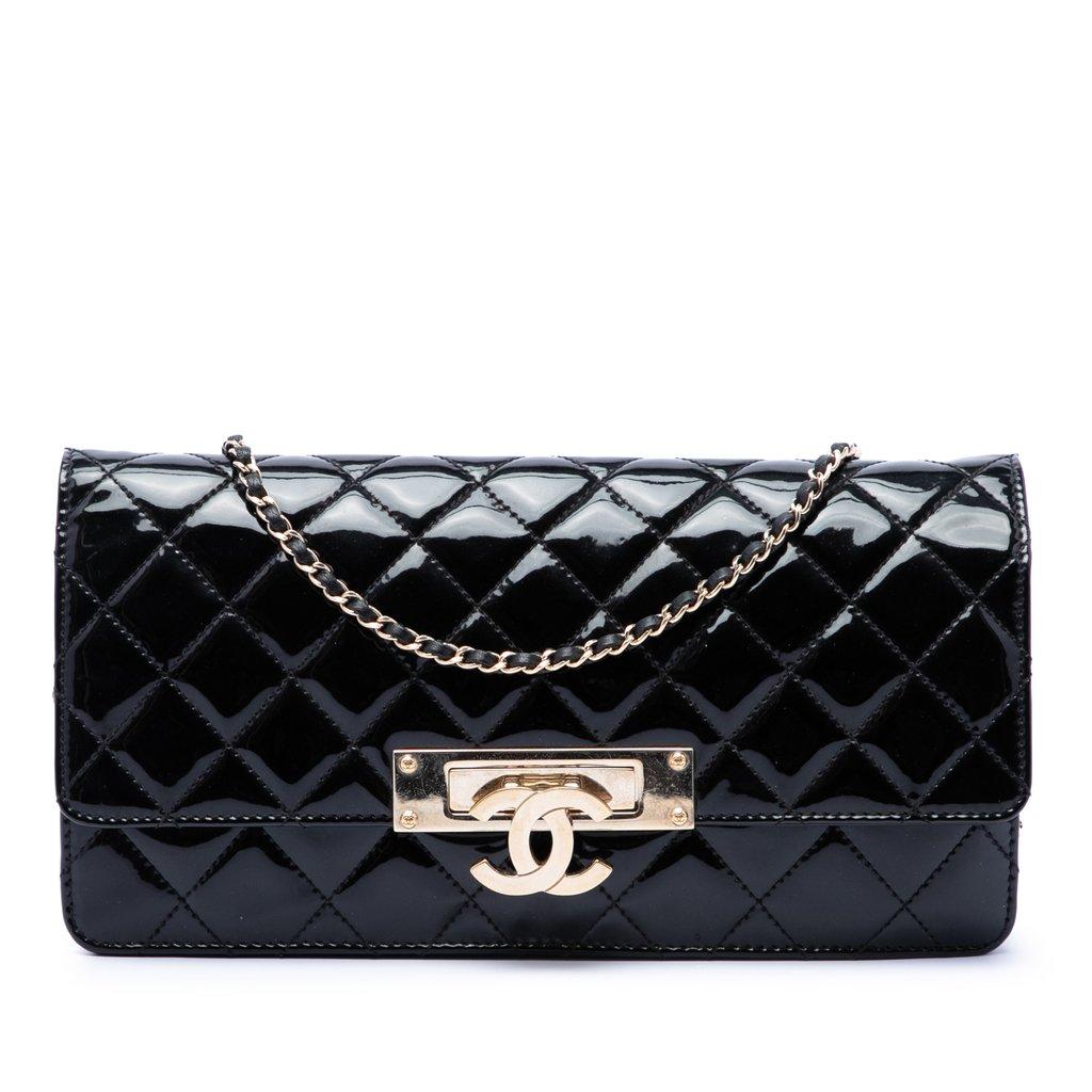 Chanel محفظة ذهبية لامعة مبطنة من طراز إيست ويست مع سلسلة