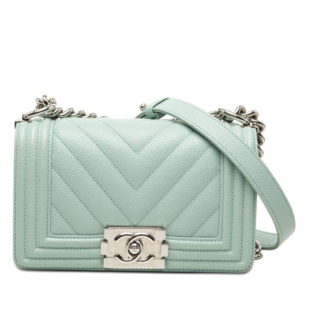 Chanel غطاء صغير بنقشة شيفرون كافيار بوي