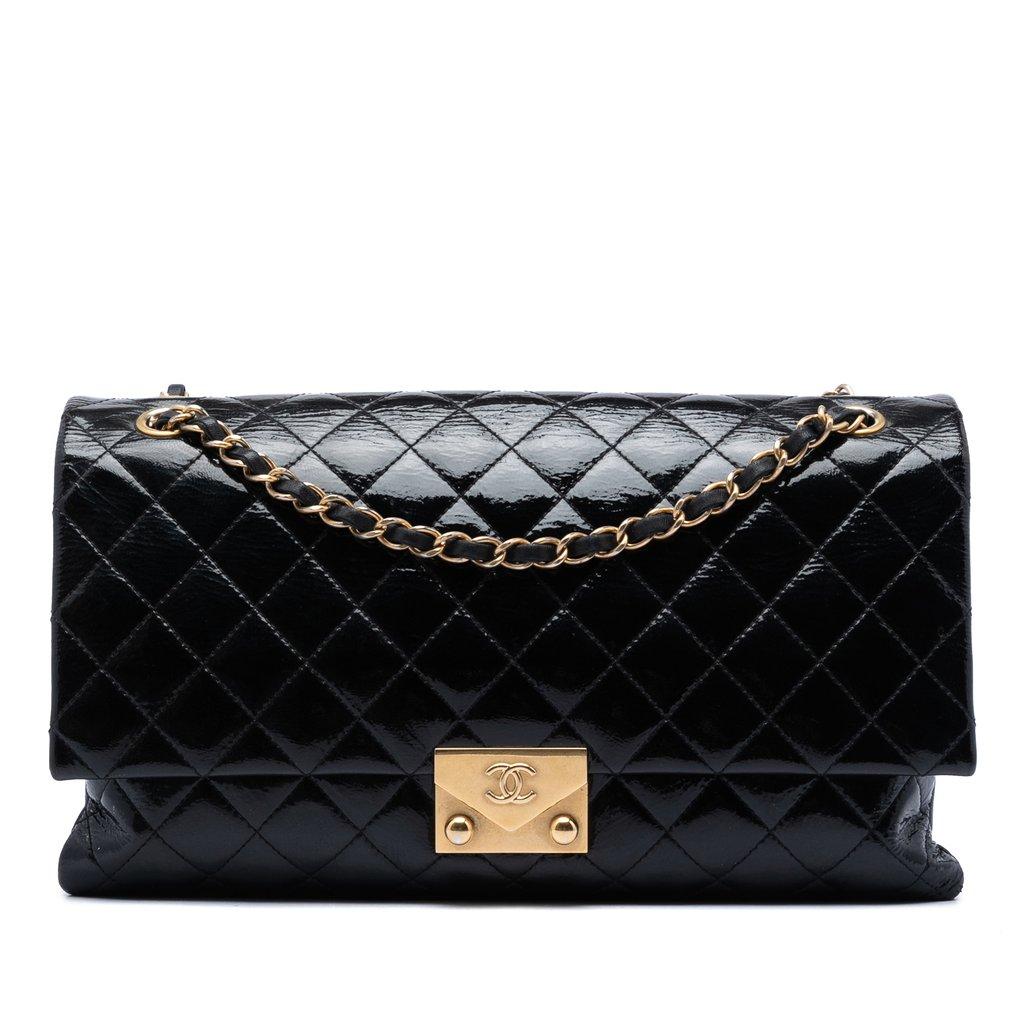 Chanel غطاء أكورديون مموج ومبطن