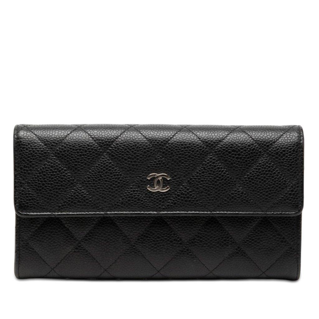 Chanel محفظة طويلة بغطاء من جلد الكافيار المبطن بشعار CC