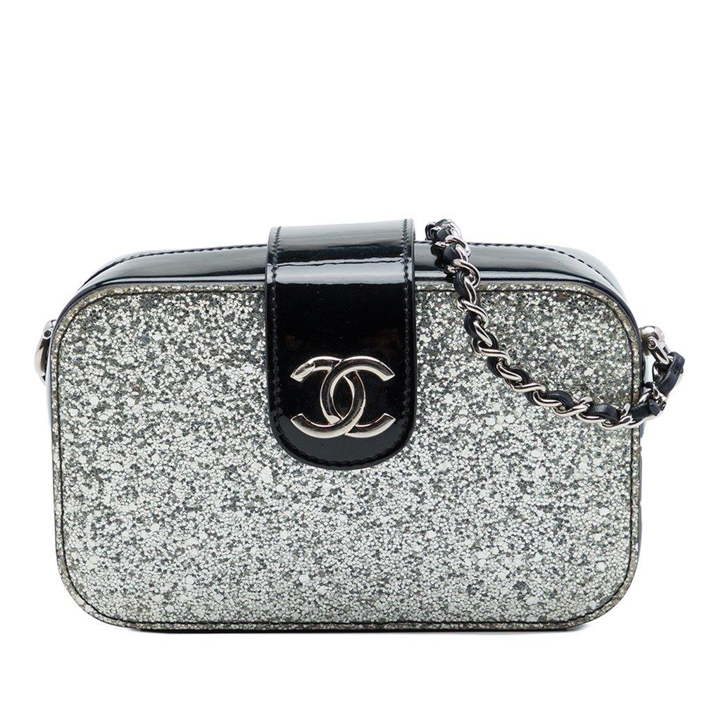 Chanel حقيبة كاميرا لامعة بتصميم "أمسية على القمر"