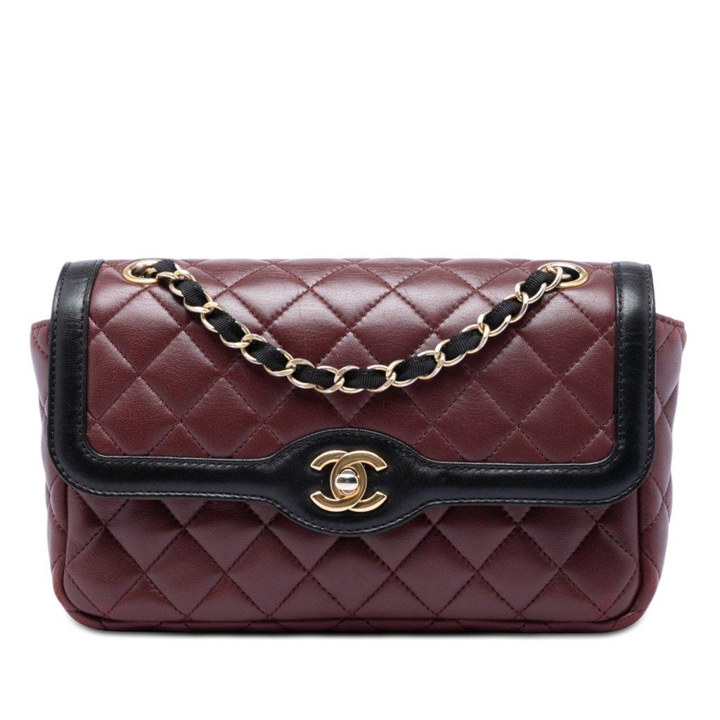 Chanel غطاء نهاري صغير مبطن من جلد الخروف بلونين