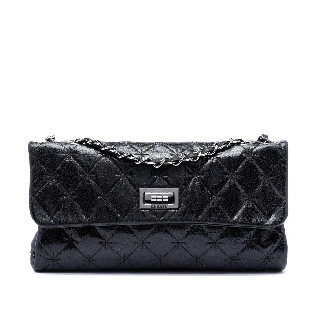 Chanel غطاء مادموازيل من جلد العجل المتشقق المصقول