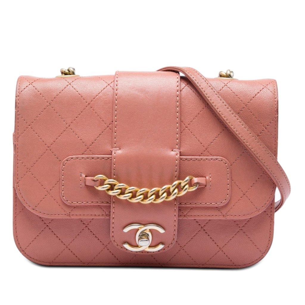 Chanel غطاء أمامي صغير من جلد الغنم المبطن بسلسلة