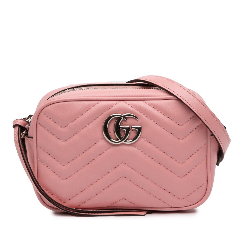 Gucci حقيبة كروس صغيرة من الجلد المبطن بنقشة GG مارمونت ماتيلاسيه