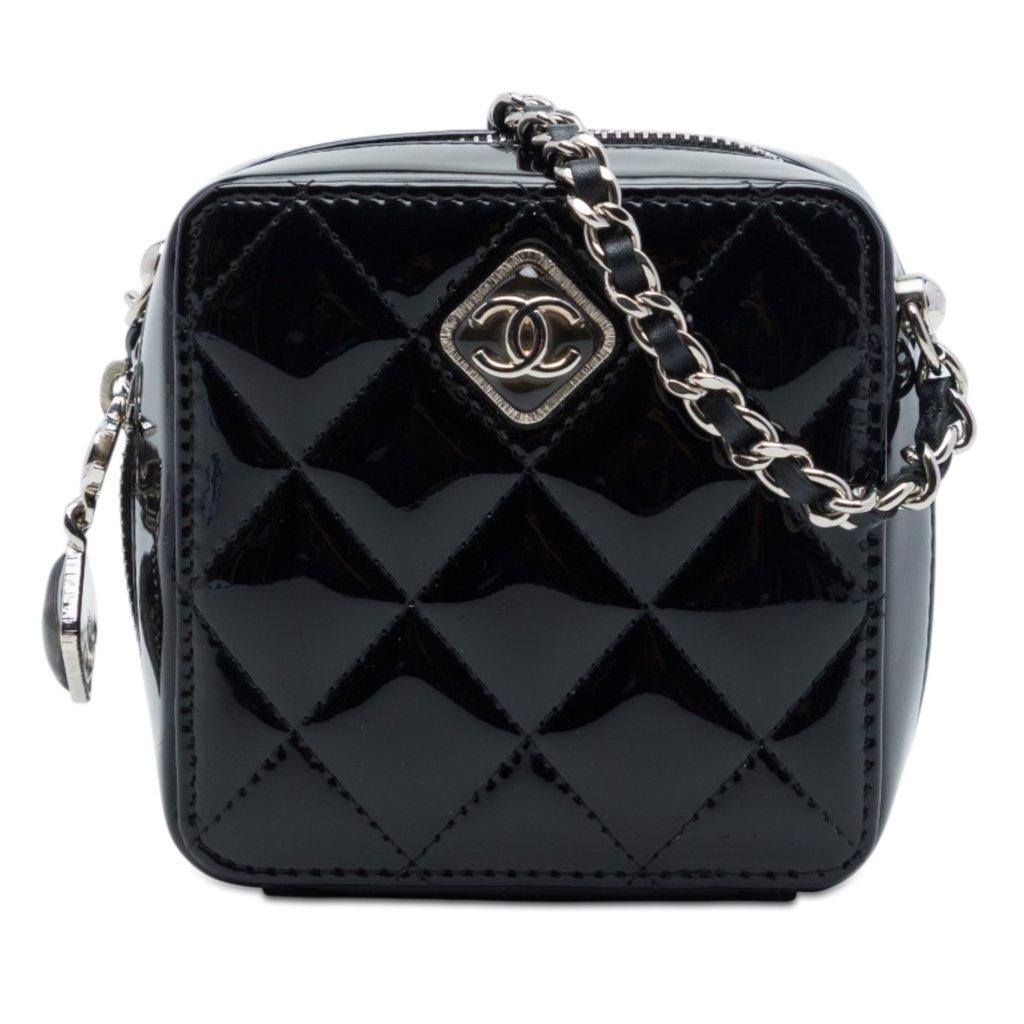Chanel حقيبة يد CC مبطنة من الراتنج الماسي اللامع مع سلسلة