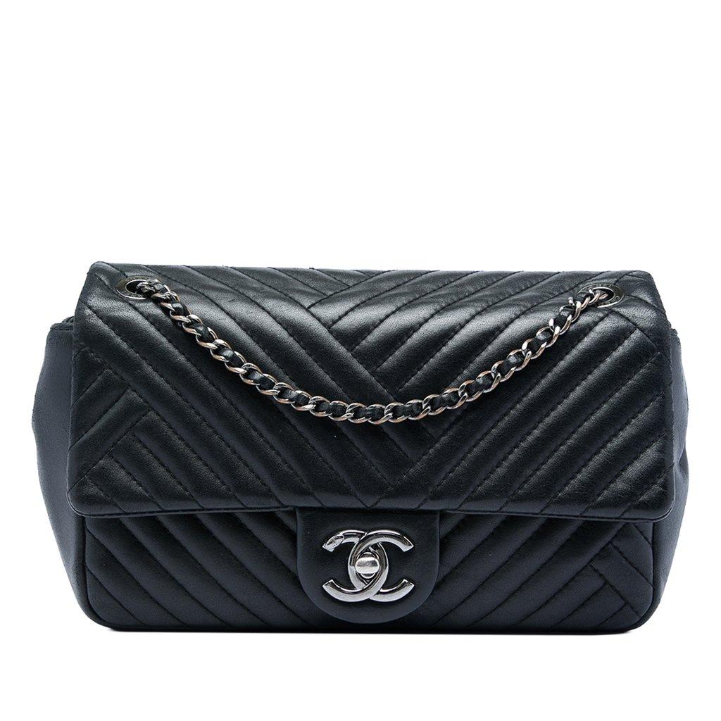 Chanel غطاء متقاطع صغير من جلد الخروف