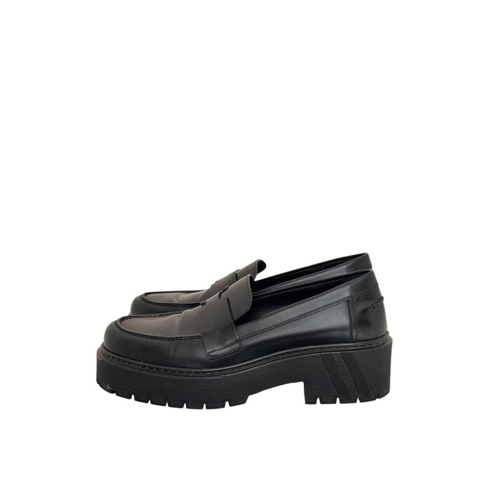 Hermès Elegant Hermes Hitch Loafers - Black Glacéd Calfskin - Size 39 Pre-owned