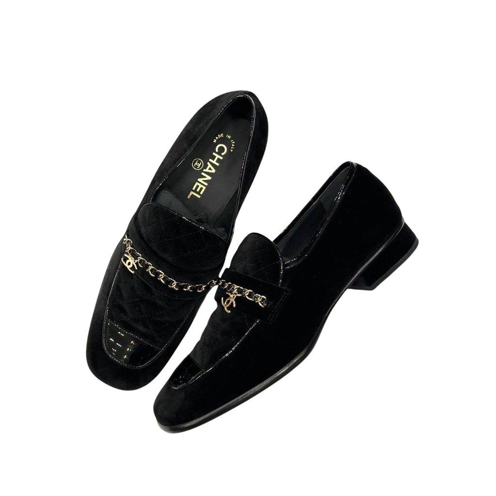 Chanel NWOB Chanel Black Suede Loafers Sz.41 pre-owned