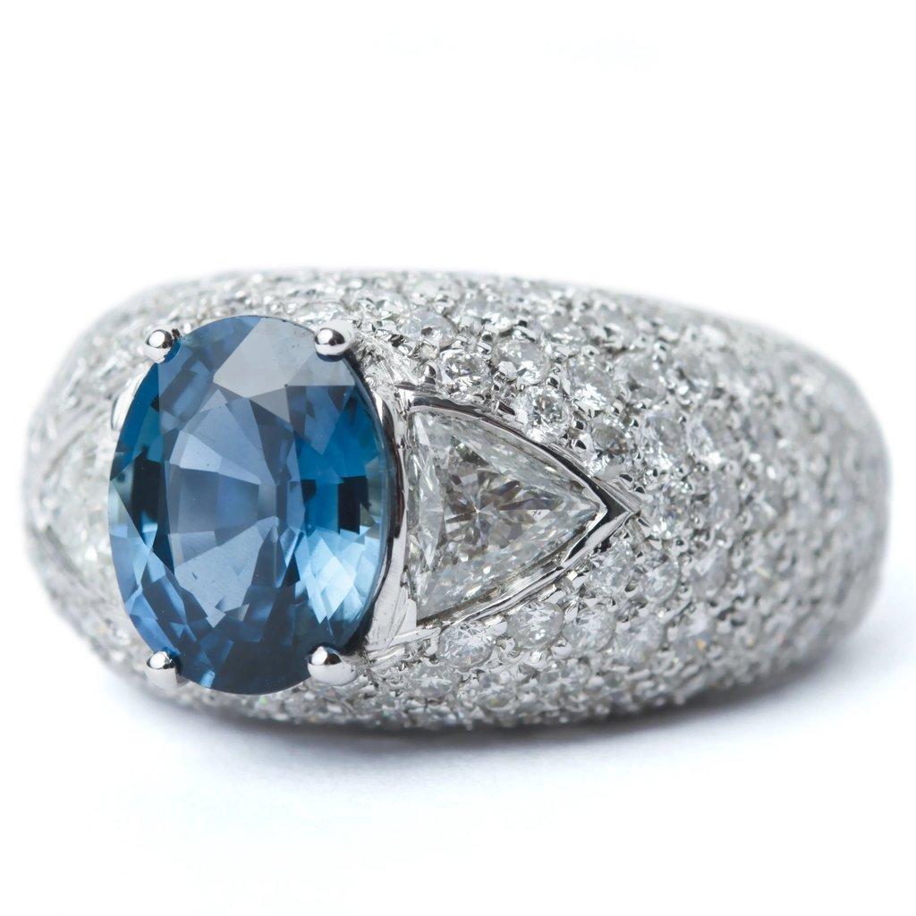 Unsigned Oval Sapphire & Diamond Pavé Ring – White Gold - '90s