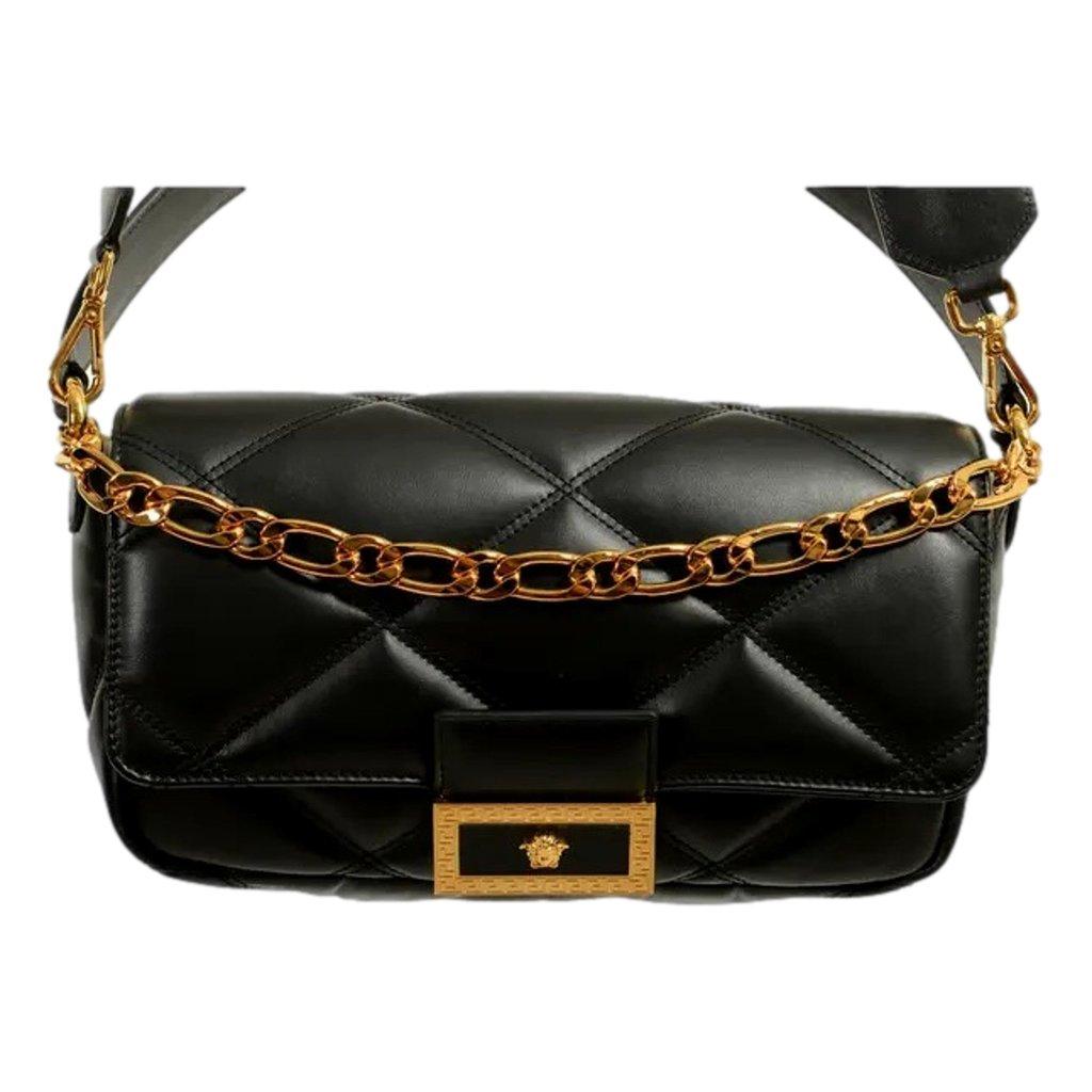 Versace حقيبة كروسبودي من فيرساتشي لا ميدوسا، مصنوعة من جلد العجل الأسود المبطن، بسلسلة ذهبية