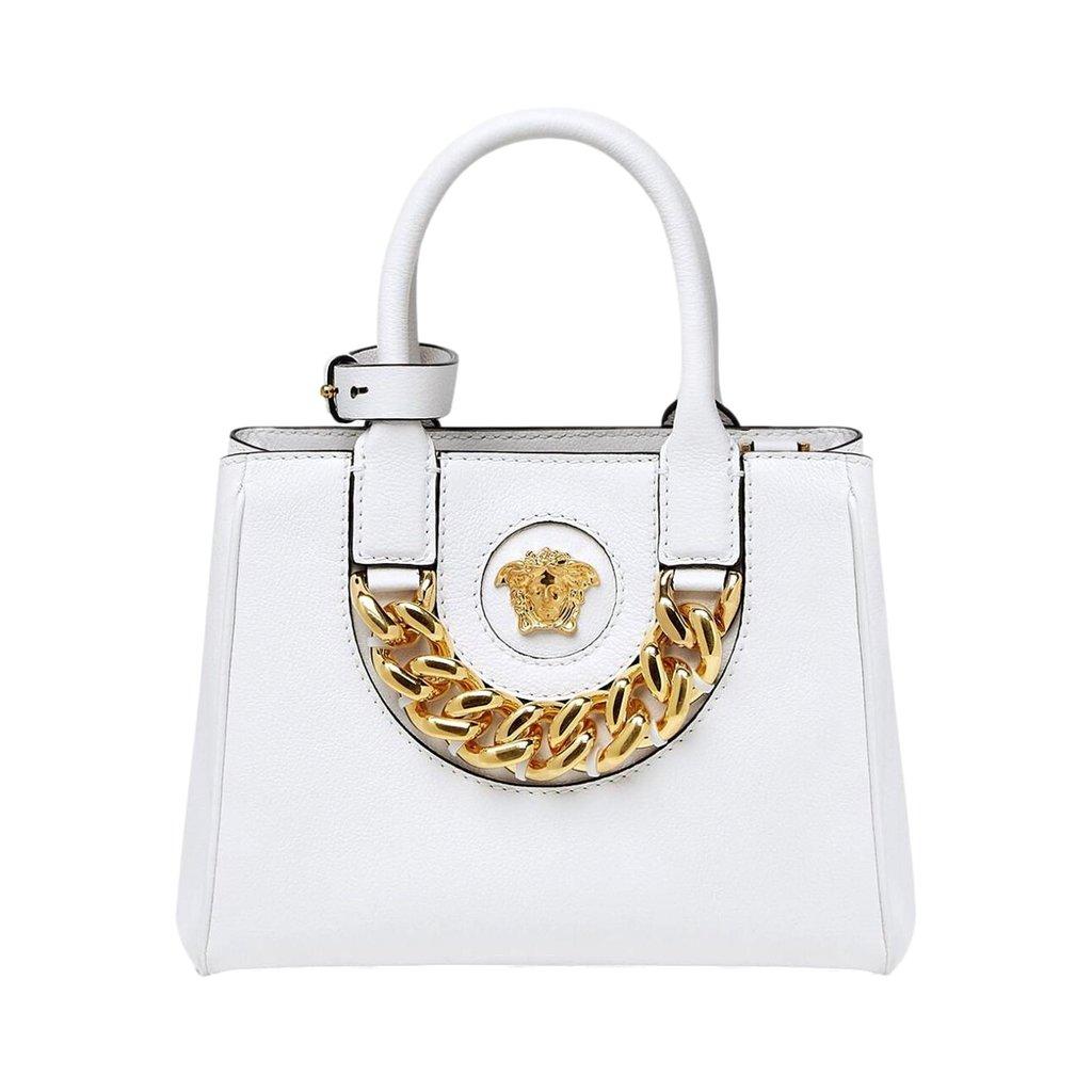 Versace حقيبة كروس صغيرة من الجلد الأبيض من فيرساتشي لا ميدوسا، بسلسلة ذهبية اللون