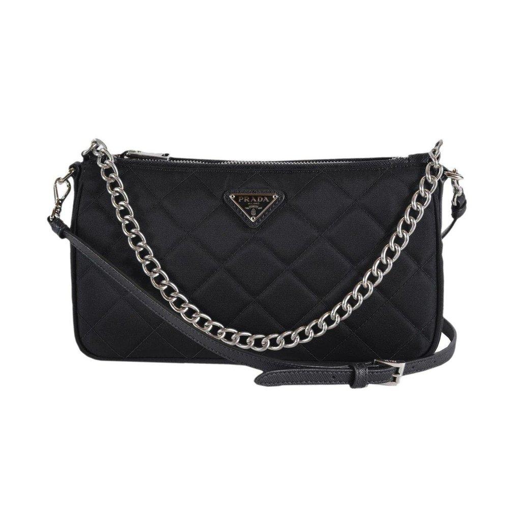 Prada حقيبة كروسبودي سوداء من برادا مصنوعة من النايلون المبطن بسلسلة