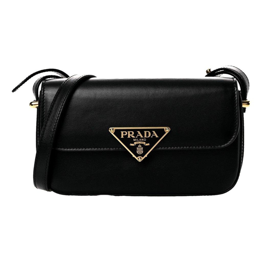 Prada حقيبة برادا كروسبودي من جلد العجل الناعم بشعار المثلث، لون أسود
