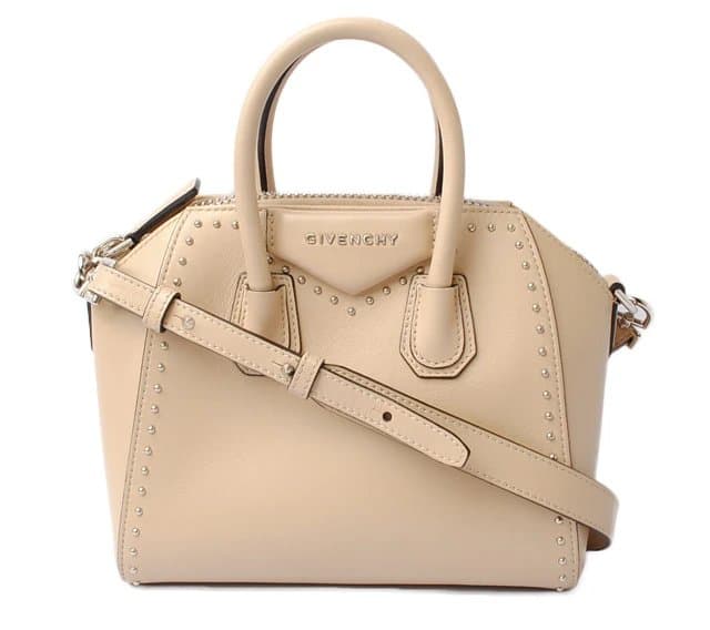Givenchy حقيبة كتف صغيرة مرصعة من جلد العجل بلون بيج باهت
