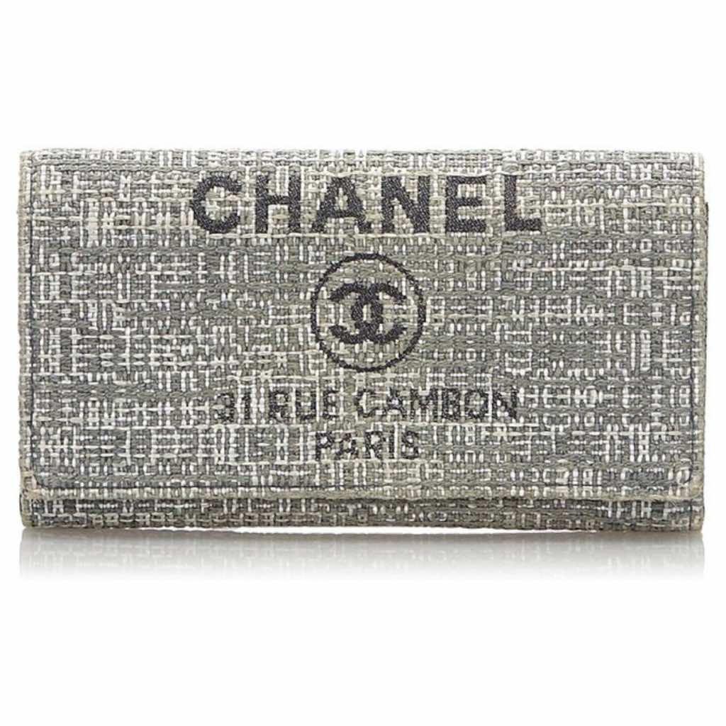 Chanel محفظة مخملية بتأثير التويد