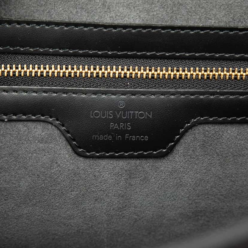 Louis Vuitton Epi Lussac Black Leather Very good condition - Box View