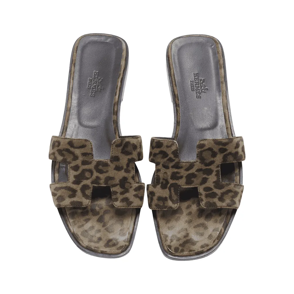 Hermès Leopard Print Sandals Brown Leather Good - Front View