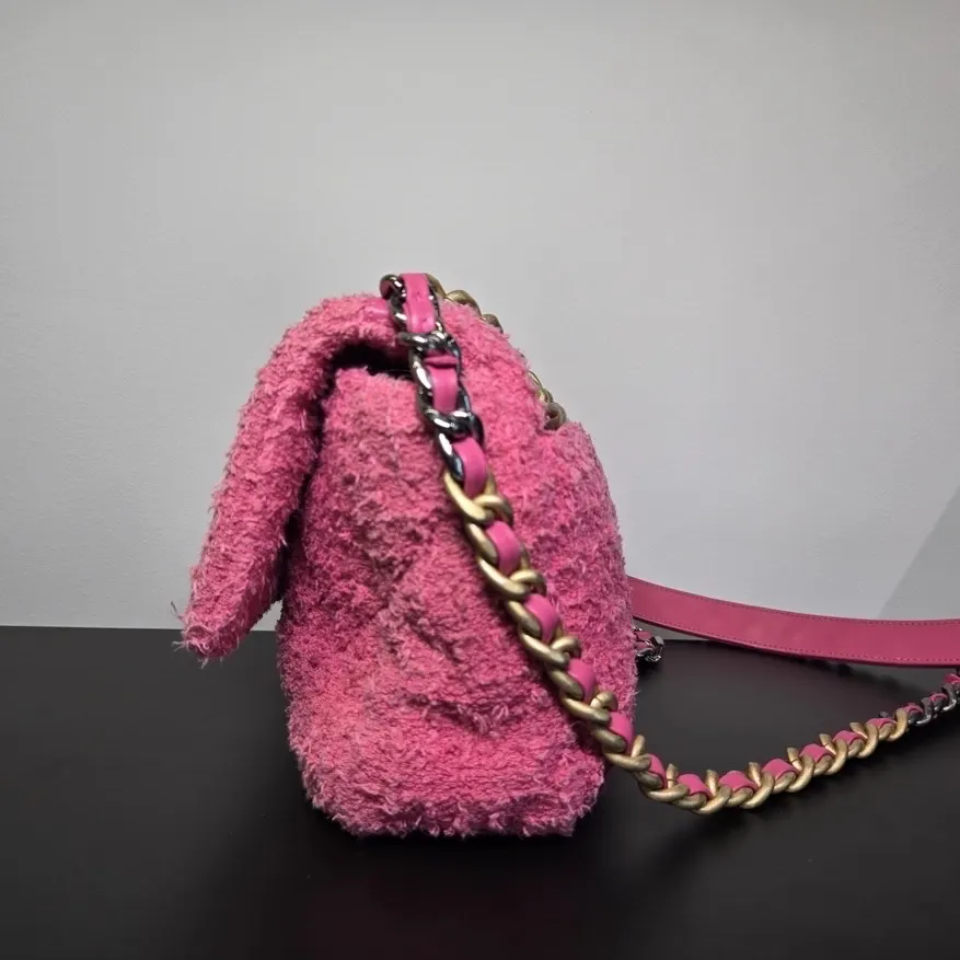 Chanel 19 Pink Tweed Good - Inside View