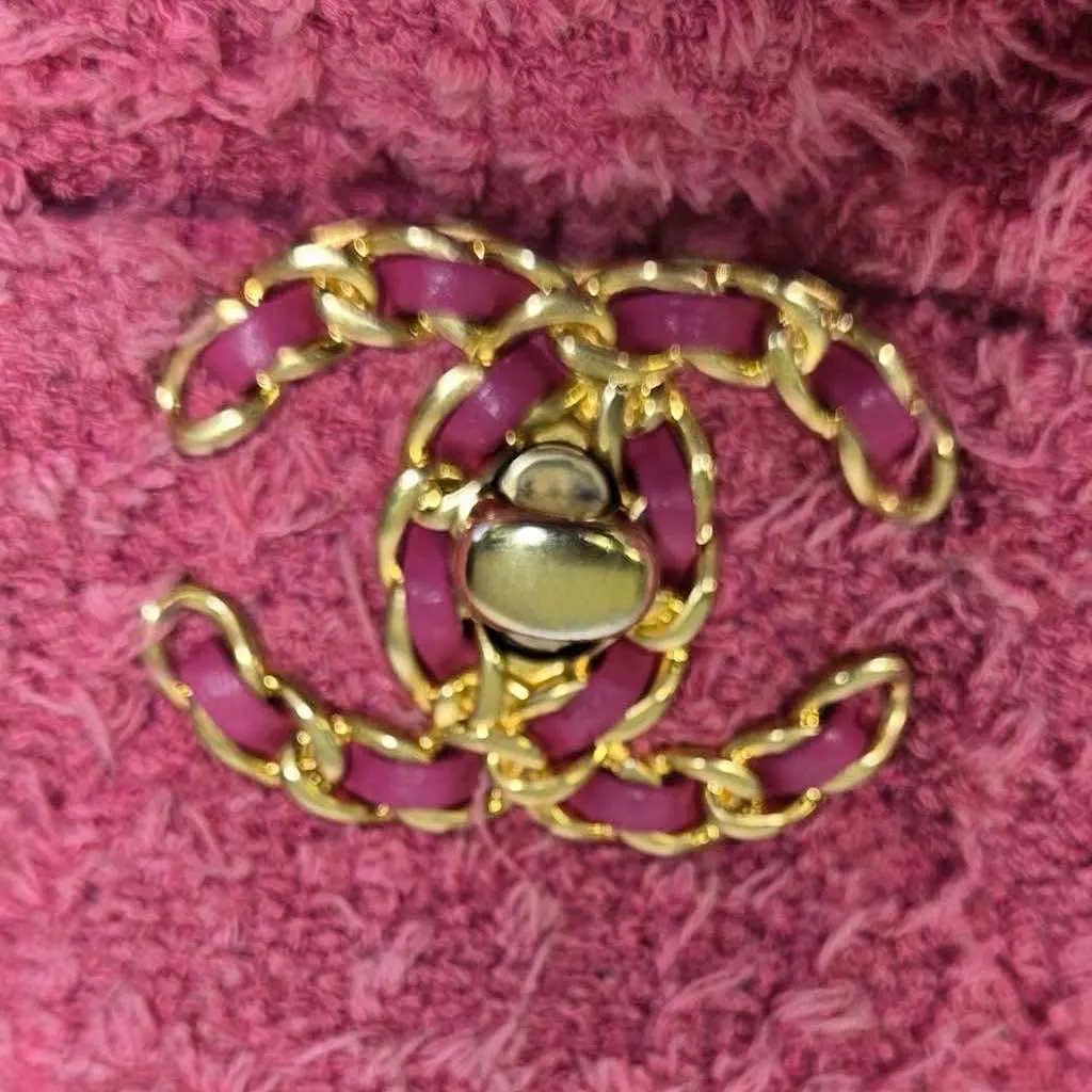 Chanel 19 Pink Tweed Good - Box View