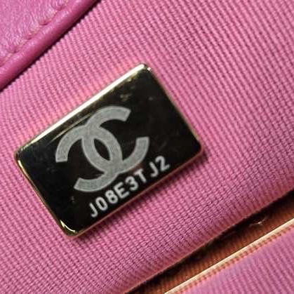 Chanel 19 - Detail 2