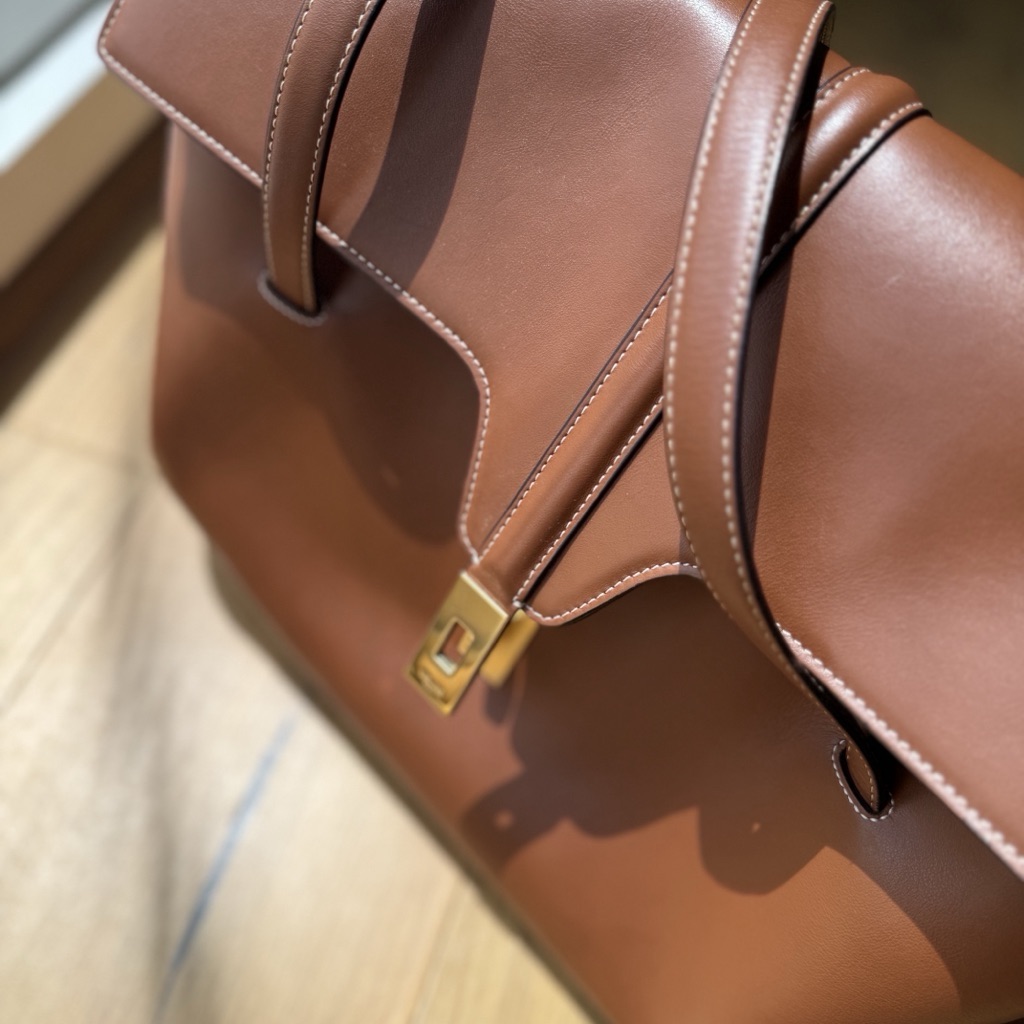 Celine Medium 16 bag - Image 10