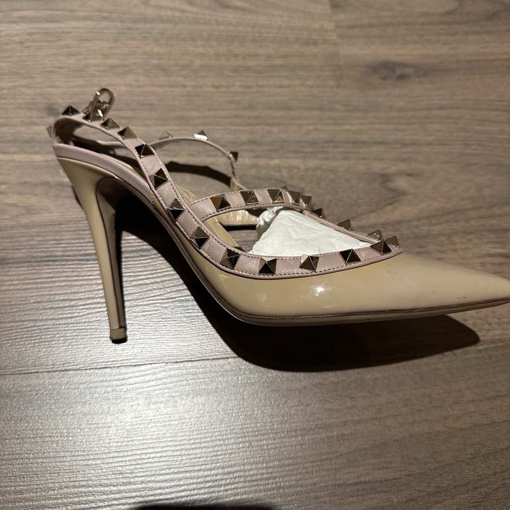 Valentino Garavani Rockstud Heels - Image 6