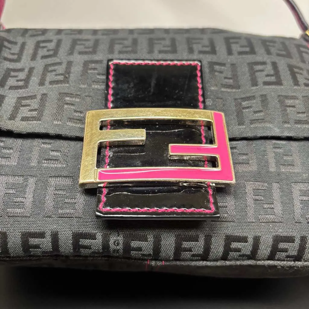 Fendi Baguette Black Canvas Leather Very good - Model View
