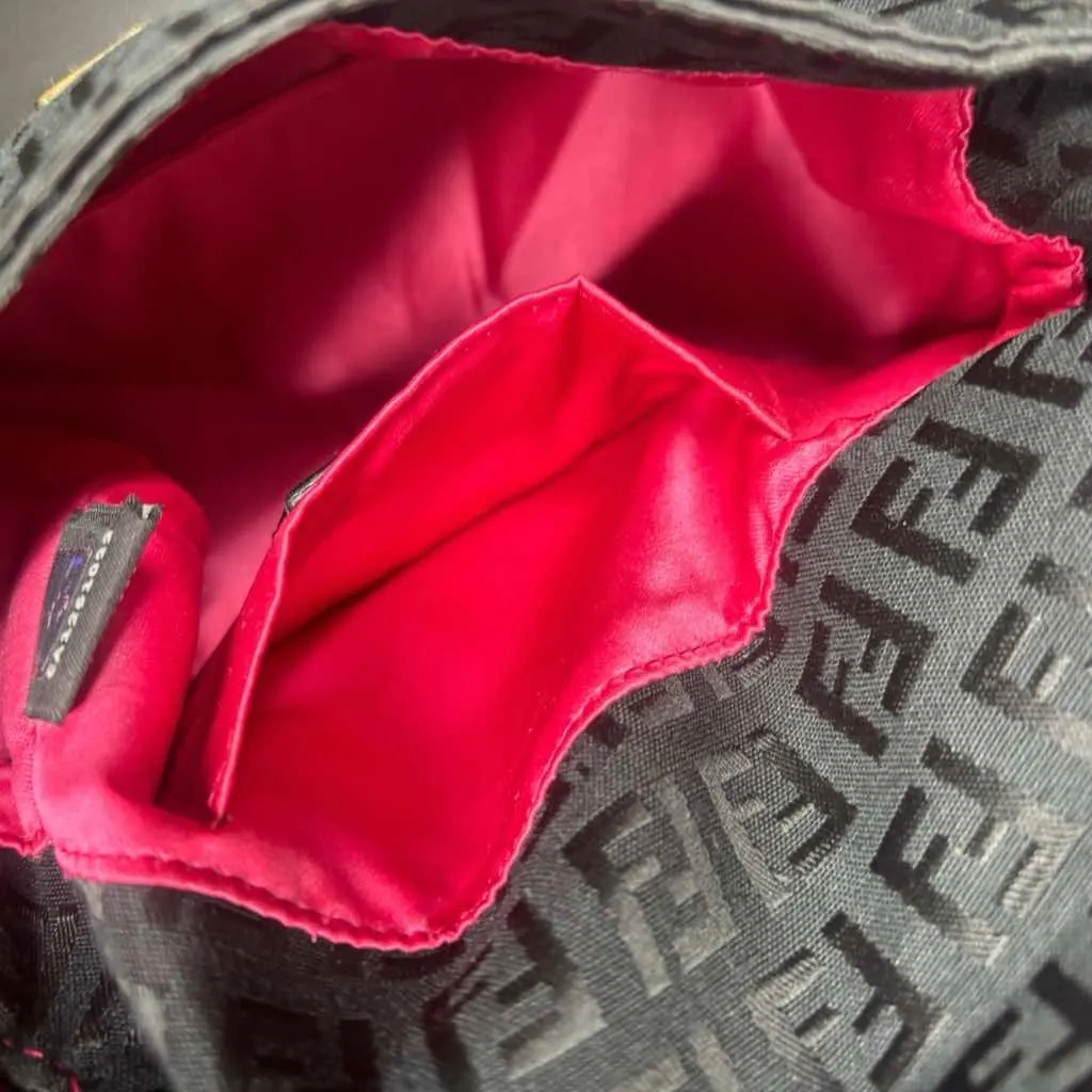 Fendi Baguette Black Canvas Leather Very good - Inside View