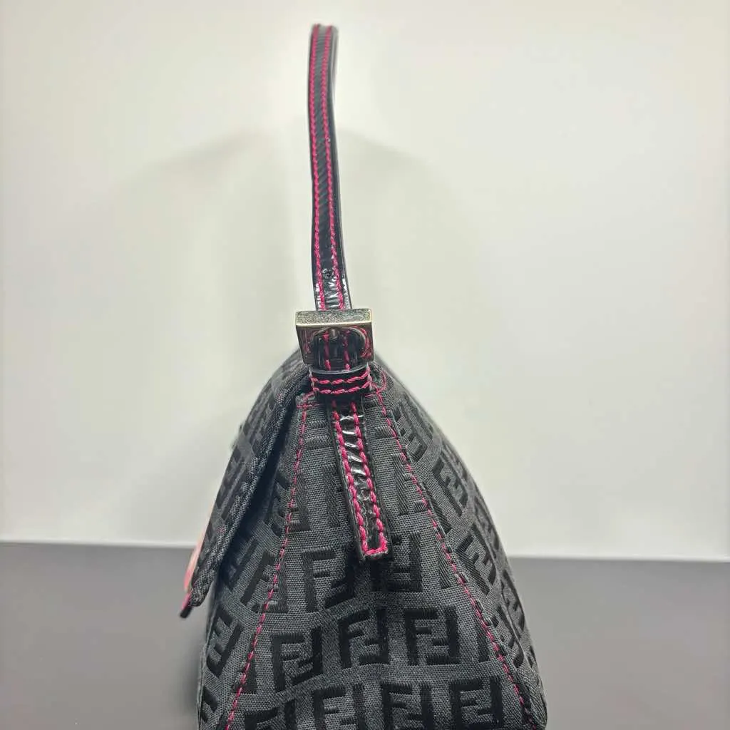 Fendi Baguette Black Canvas Leather Very good - Box View