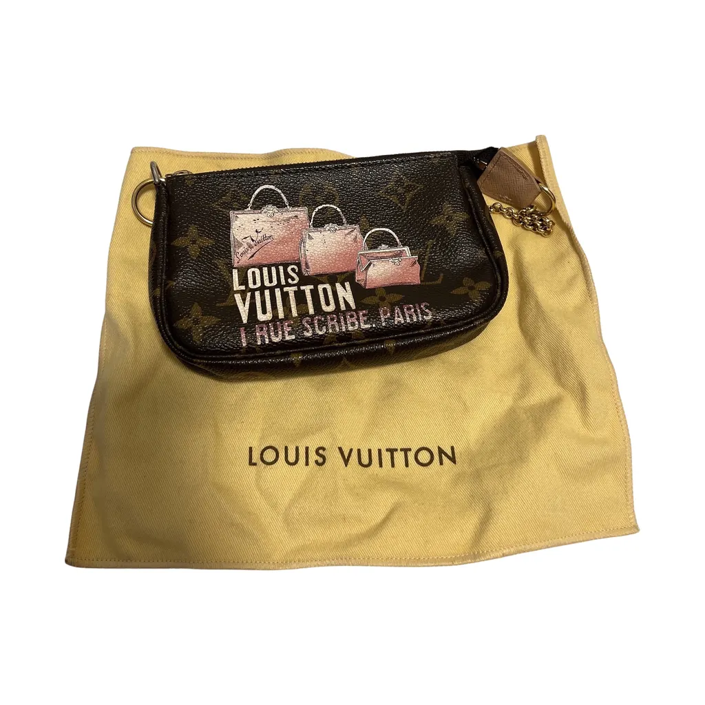 Louis Vuitton Mini Pochette accessory Gold Leather Fair - Front View