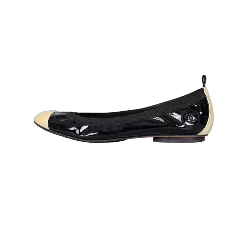 Chanel Black Patent Leather Ballerina Flats - Size 39.5 pre-owned Black Leather Good - Front View