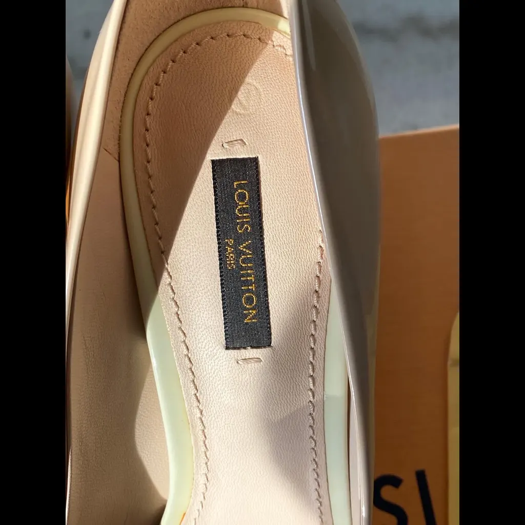 Louis Vuitton Talon Louis Vuitton Beige Leather Never worn, with tag - Box View