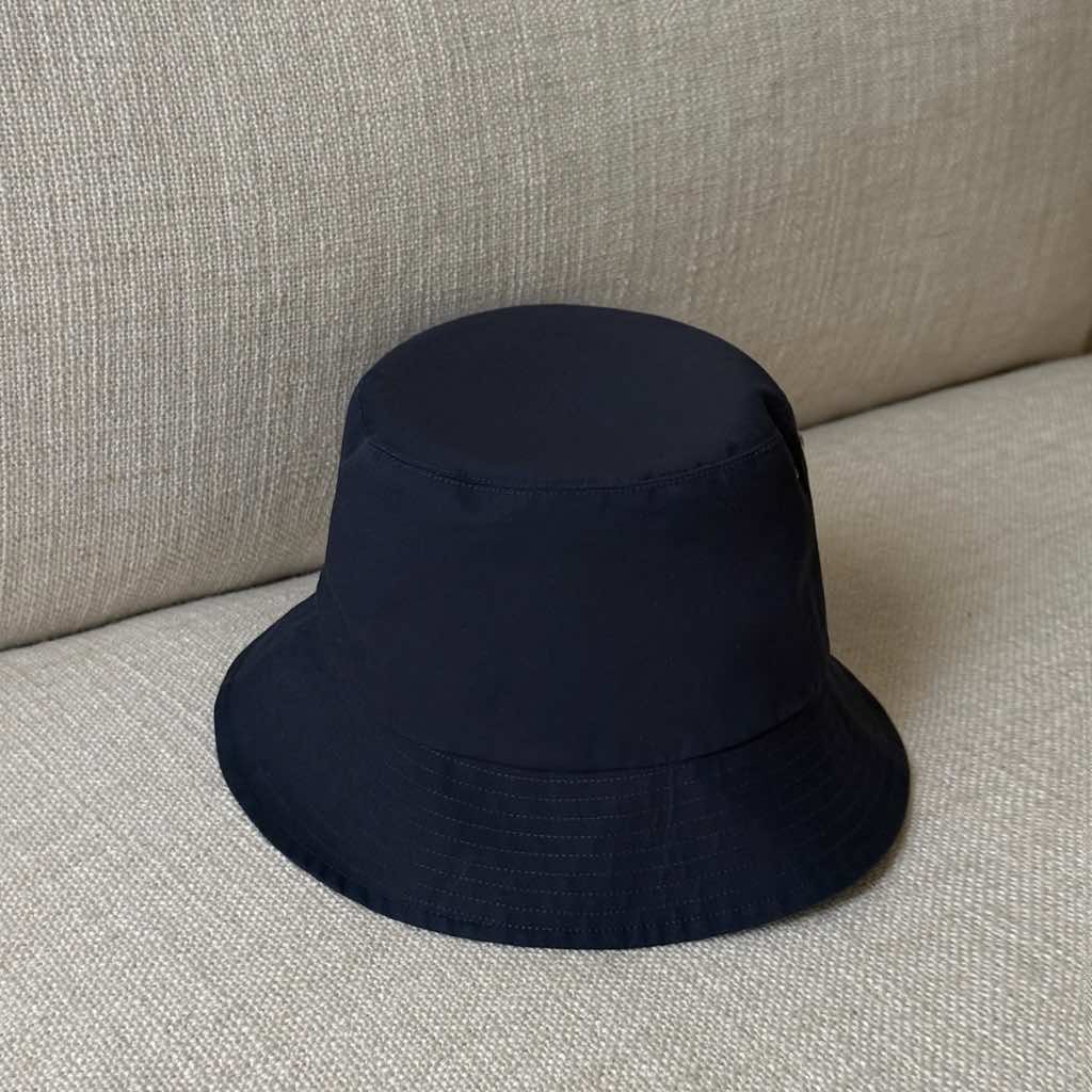 Dior Teddy-D - Side view