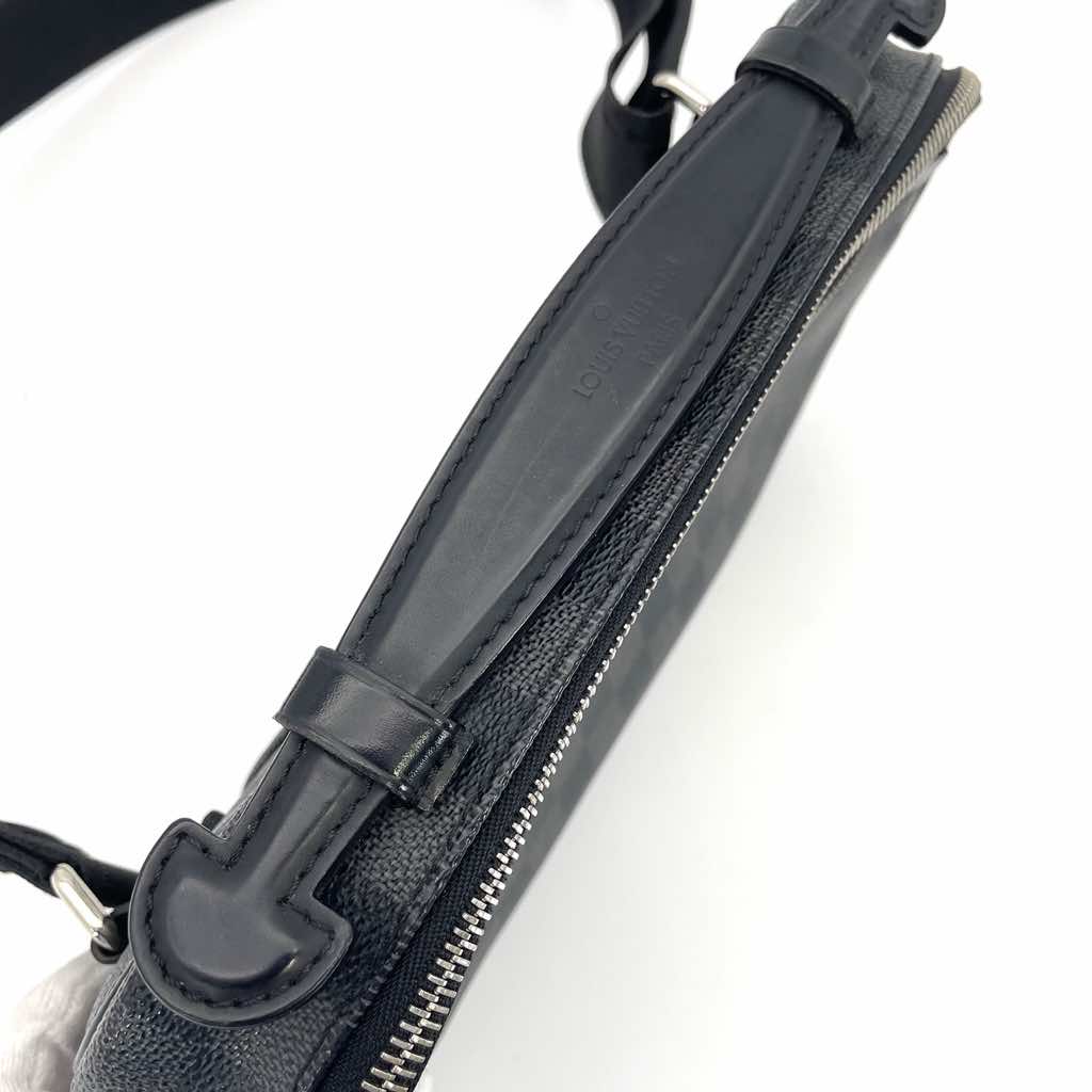 Louis Vuitton Damier graffiti body bag - Back view