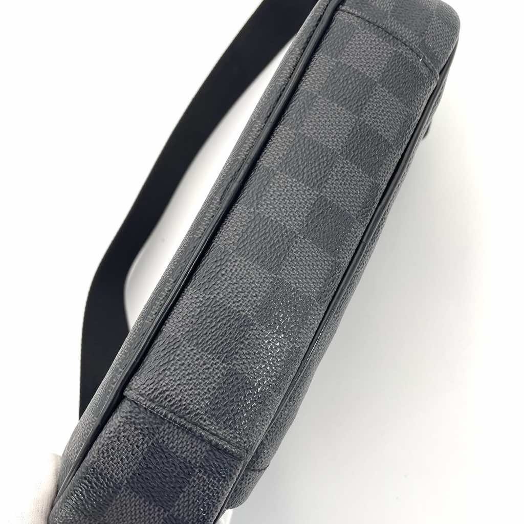 Louis Vuitton Damier graffiti body bag - Detail 1