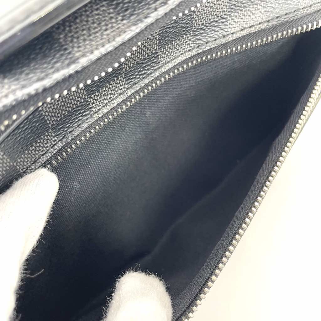 Louis Vuitton Damier graffiti body bag - Image 11