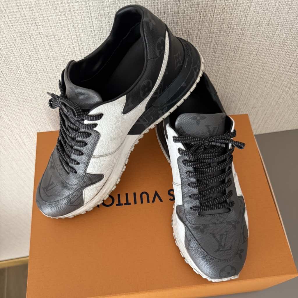 Louis Vuitton Grey White Monogram Classic - Side view